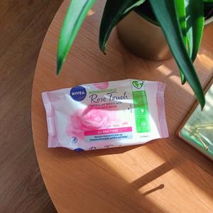 Nivea Rose Touch, Chusteczki do demakijażu twarzy biodegradowalne z organiczną wodą różaną - opinie | zdjęcie do recenzji od Luqia