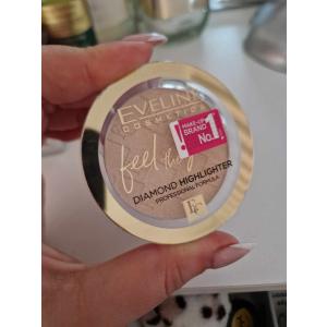 Eveline Cosmetics Feel the Glow, Diamond Highlighter (Rozświetlacz do twarzy) - opinie | zdjęcie do recenzji od Gabsonik123 - 1