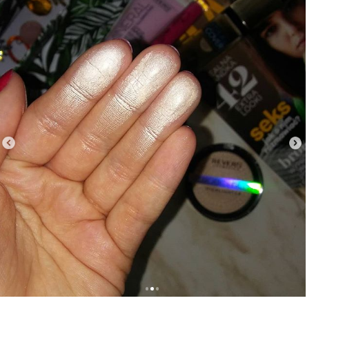 Revers Cosmetics Strobe & Glow Highlighter (Puder rozświetlający) - opinie | zdjęcie do recenzji od Littleforrest