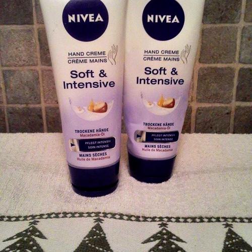 Nivea Krem do rąk wygładzająco - odżywczy z formułą Hydra IQ - opinie | zdjęcie do recenzji od Hizabela