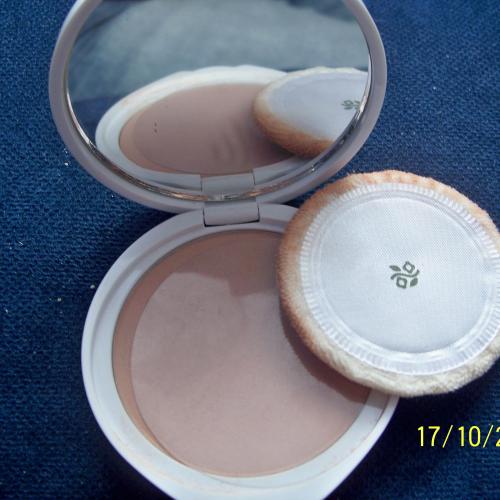 Deborah Cipria Formula Pura, Gentle Mineral Compact Powder (Puder w kamieniu) - opinie | zdjęcie do recenzji od Smerfeta83 - 1