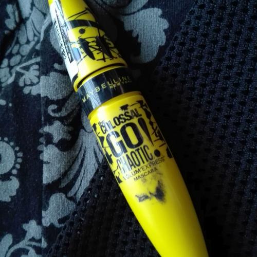 Maybelline New York The Colossal Volum', Go Extreme, Chaotic Lash Mascara (Pogrubiający tusz do rzęs) - opinie | zdjęcie do recenzji od ev6 - 1