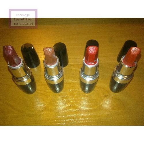 Avon Ultra Colour Rich Mega Impact Lipstick (Pomadka `Potęga koloru`) - opinie | zdjęcie do recenzji od Szmineczka6 - 1