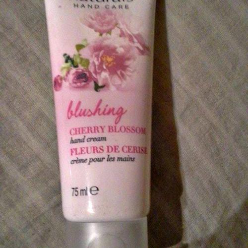 Avon Naturals, Cherry Blossom, Hand Cream (Krem do rąk 'Kwiat Wiśni') - opinie | zdjęcie do recenzji od Hizabela