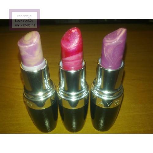 Avon Ultra Color Rich  Moisture Seduction Lipstick SPF 15 (Szminka do ust `Uwodzicielskie nawilżenie`) - opinie | zdjęcie do recenzji od Szmineczka6