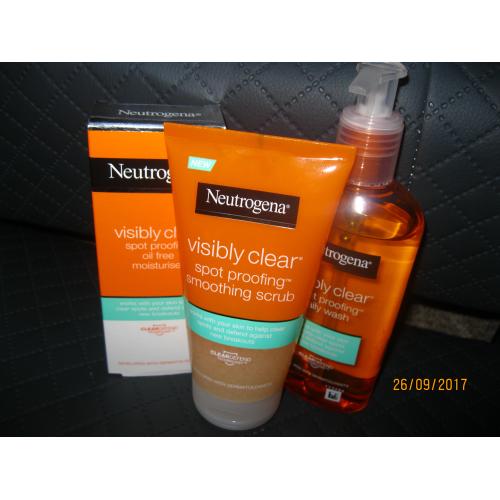 Neutrogena Visibly Clear, Spot Stress Control Daily Scrub (Codzienny peeling przeciw niedoskonałościom) - opinie | zdjęcie do recenzji od olusieniunia
