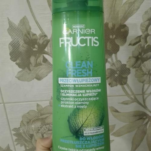 Garnier Fructis, Clean Fresh, Przeciwłupieżowy szampon wzmacniający do włosów przetłuszczających się - opinie | zdjęcie do recenzji od rosiecka