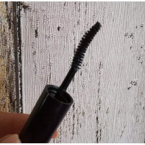Estee Lauder Little Black Primer (Tusz do rzęs i baza pod tusz w jednym) - opinie | zdjęcie do recenzji od Momo - 5