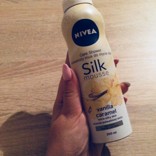 Nivea Silk Mousse, Jedwabisty mus do mycia ciała o zapachu wanilii i karmelu - opinie | zdjęcie do recenzji od kama_m1