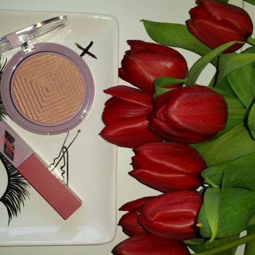 Maybelline New York Maybelline x Puma, Chrome Powder Highlight Knockout (Rozświetlacz do twarzy) - opinie | zdjęcie do recenzji od weroncia85 - 1