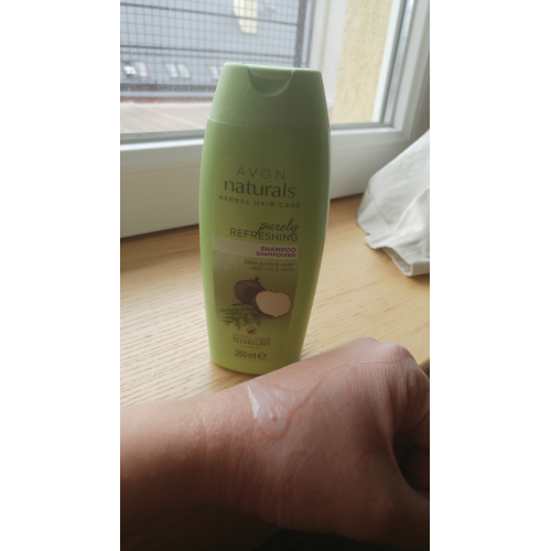 Avon Naturals, Black Turnip & Cedar Shampoo (Szampon wzmacniający `Czarna rzepa i cedr`) - opinie | zdjęcie do recenzji od Aneta_Ch