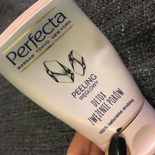 Perfecta Peeling węglowy `Detox i zwężenie porów` - opinie | zdjęcie do recenzji od GirlEm - 2