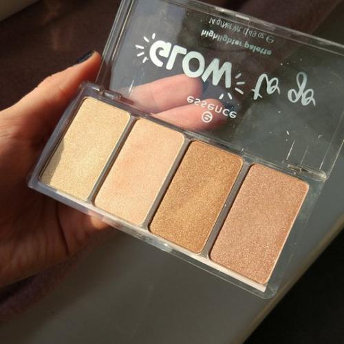 Essence Glow to go, Highlighter Palette (Paleta rozświetlaczy i bronzerów) - opinie | zdjęcie do recenzji od kijek2801
