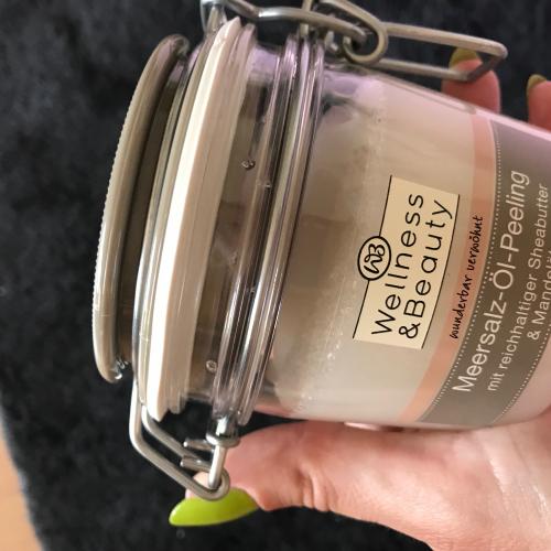 Wellness & Beauty Meersalz-Ol-Peeling mit Reichhaltiger Shea Butter & Mandelöl (Peeling do ciała `Masło shea i olej migdałowy`) - opinie | zdjęcie do recenzji od rozarozewicz - 2