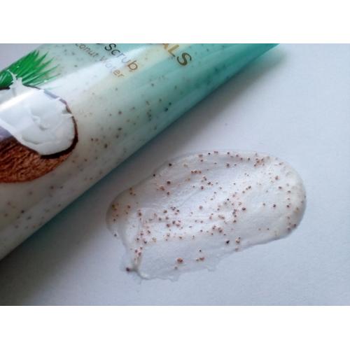Oriflame Essentials, Coconut Water, Face Scrub (Scrub do twarzy z wodą kokosową) - opinie | zdjęcie do recenzji od anna996 - 2