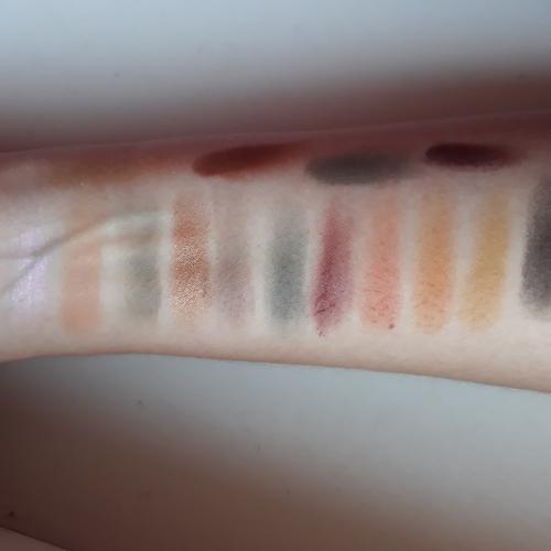 Revolution Beauty (Makeup Revolution) Re-Loaded, Iconic Division, Eyeshadow Palette (Paleta 15 cieni do powiek) - opinie | zdjęcie do recenzji od dominika_dal