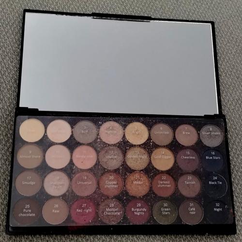 Revolution Beauty (Makeup Revolution) Ultra Eyeshadows, Flawless (Profesjonalna paleta 32 cieni do powiek) - opinie | zdjęcie do recenzji od mala_miiii