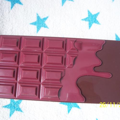 I Heart Revolution Cranberries and Chocolate Shadow Palette (Paleta 18 cieni do powiek) - opinie | zdjęcie do recenzji od Smerfeta83 - 1