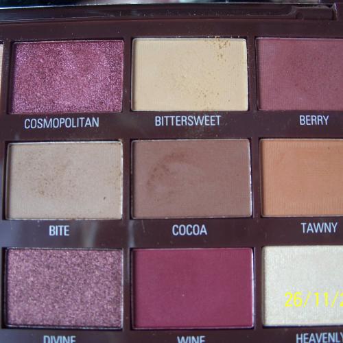 I Heart Revolution Cranberries and Chocolate Shadow Palette (Paleta 18 cieni do powiek) - opinie | zdjęcie do recenzji od Smerfeta83 - 2