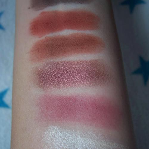 I Heart Revolution Cranberries and Chocolate Shadow Palette (Paleta 18 cieni do powiek) - opinie | zdjęcie do recenzji od Smerfeta83 - 3