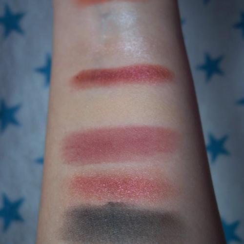 I Heart Revolution Cranberries and Chocolate Shadow Palette (Paleta 18 cieni do powiek) - opinie | zdjęcie do recenzji od Smerfeta83 - 4