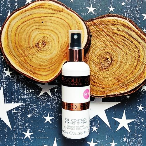 Revolution Beauty (Makeup Revolution) Pro Fix, Oil Control Makeup Fixing Spray (Utrwalacz do makijażu w spreju) - opinie | zdjęcie do recenzji od Panna_Cocolina