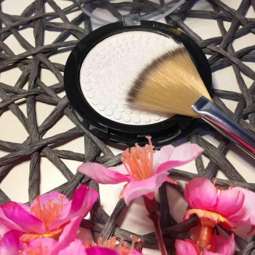 Revers Cosmetics Strobe & Glow Highlighter (Puder rozświetlający) - opinie | zdjęcie do recenzji od xjuulix - 3