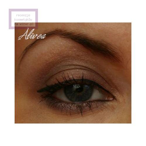 Essence I Love Berlin, Liquid Eyeliner (Eyeliner w płynie) - opinie | zdjęcie do recenzji od Alivea