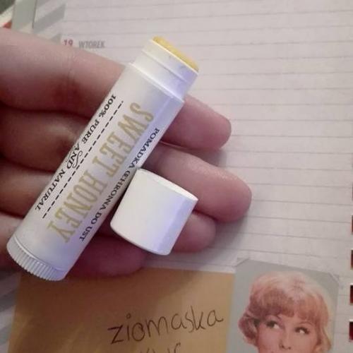 Make Me Bio Pomadka ochronna do ust 'Sweet honey ' - opinie | zdjęcie do recenzji od ziomaska