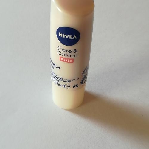 Nivea Care & Colour, Ochronna pomadka do ust 'Rose' - opinie | zdjęcie do recenzji od aguss_iek