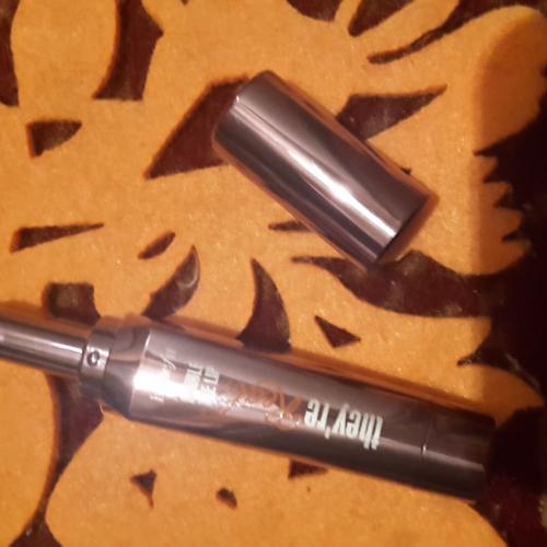 BeneFit They're real! Double The Lip (Pomadka i konturówka do ust w jednym) - opinie | zdjęcie do recenzji od suzeta