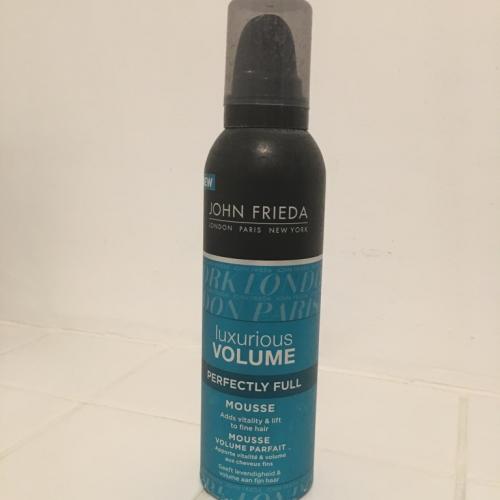 John Frieda Luxurious Volume, Perfectly Full Mousse (Pianka zwiększająca objętość włosów) - opinie | zdjęcie do recenzji od mighdall