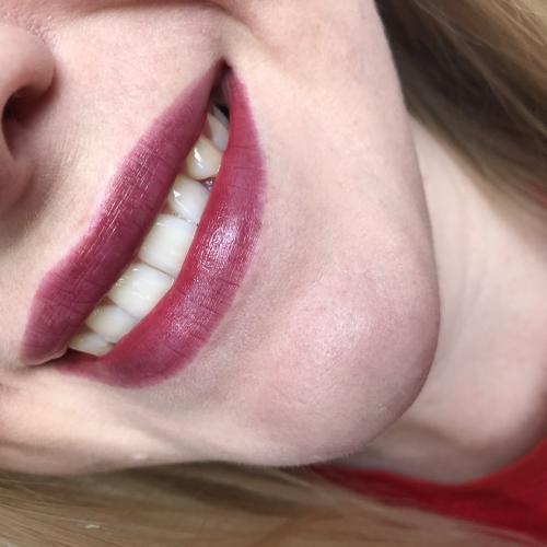 Catrice Ultimae Dark Lip Glow Lipstick (Pomadka do ust) - opinie | zdjęcie do recenzji od Martynamajowa - 2