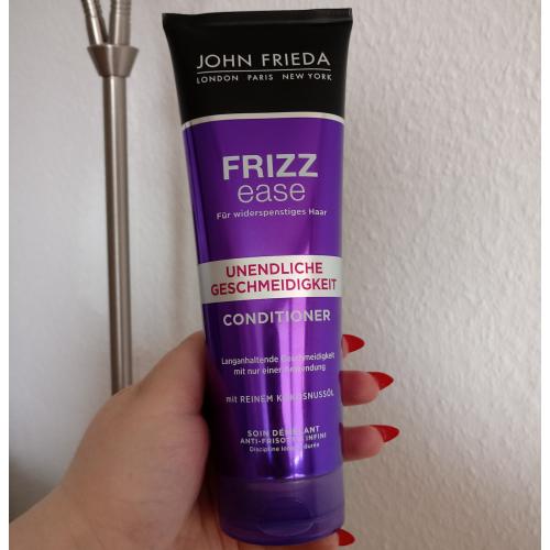 John Frieda Frizz Easy, Unendliche Geschmeidigkeit, Conditioner (Odżywka do włosów `Nieskończona gładkość`) - opinie | zdjęcie do recenzji od redcarpet93