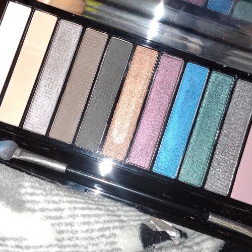 Revolution Beauty (Makeup Revolution) Redemption Palette Hot Smoked (Paleta cieni do powiek) - opinie | zdjęcie do recenzji od szminka2010 - 2