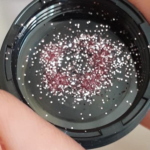 Revolution Beauty (Makeup Revolution) Glitter Bomb (Brokat sypki) - opinie | zdjęcie do recenzji od Hiyori - 3