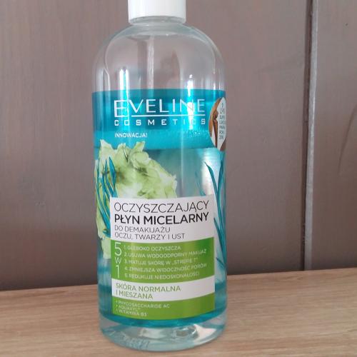Eveline Cosmetics Oczyszczający płyn micelarny do demakijażu oczu, twarzy i ust 5 w 1 - opinie | zdjęcie do recenzji od N_tal_a