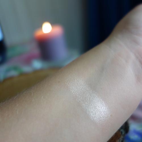 Nabla Denude, Pressed Highlighter (Prasowany rozświetlacz) - opinie | zdjęcie do recenzji od MagdaPozniak - 2