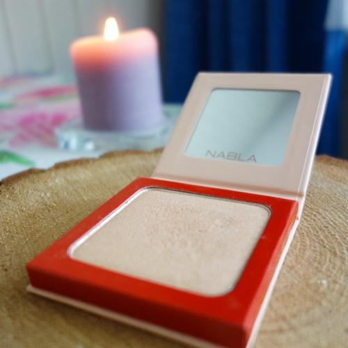 Nabla Denude, Pressed Highlighter (Prasowany rozświetlacz) - opinie | zdjęcie do recenzji od MagdaPozniak - 3