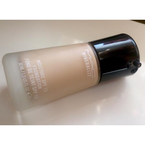 M.A.C. Mineralize, Moisture Fluid SPF 15 Foundation (Podkład nawilżający) - opinie | zdjęcie do recenzji od Odylena - 3