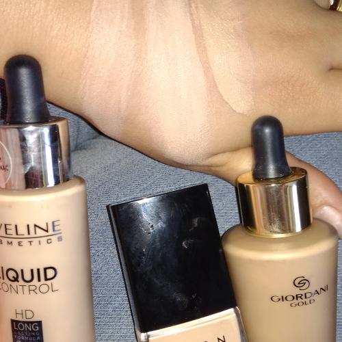 Avon Ideal Flawless, Invisible Coverage Liquid Foundation SPF 15 [True Colour, Flawless Liquid Foundation] (Kryjący podkład 'Idealna cera') - opinie | zdjęcie do recenzji od szminka2010