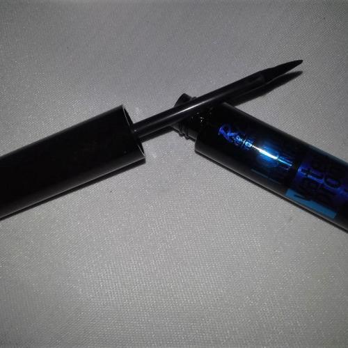 Rival de Loop Liquid Eye Liner Waterproof (Wodoodporny tusz do kresek) - opinie | zdjęcie do recenzji od Hizabela