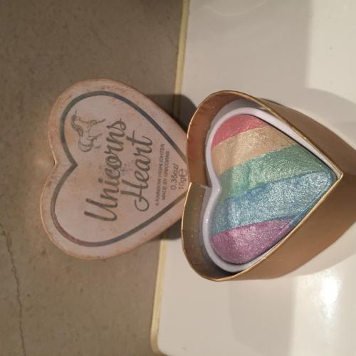 I Heart Revolution Unicorns Heart, A Rainbow Hihglighter (Rozświetlacz do twarzy) - opinie | zdjęcie do recenzji od Emilia34