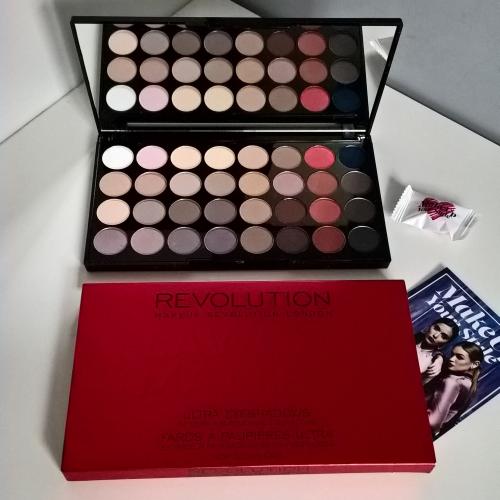 Revolution Beauty (Makeup Revolution) 32 Ultra  Professional Eyeshadows Flawless Matte 2 (Paleta 32 matowych cieni do powiek) - opinie | zdjęcie do recenzji od intermanka - 3