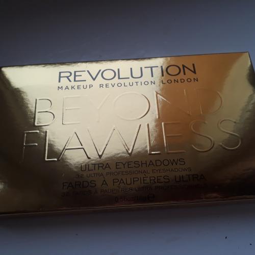 Revolution Beauty (Makeup Revolution) Ultra 32 Shade Eyeshadow Palette (Paleta 32 cieni do oczu) - opinie | zdjęcie do recenzji od m_marcik