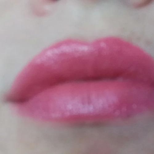 Avon Mark, Plump It Lipstick (Szminka powiększająca usta) - opinie | zdjęcie do recenzji od SYLWCIA188 - 2
