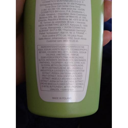 Avon Naturals, Vitamin Complex Shampoo & Conditioner 2 in 1 'Basil & Lotus Flower' (Witaminowy szampon i odżywka 2 w 1 'Bazylia i kwiat lotosu') - opinie | zdjęcie do recenzji od MoniaPasi - 1