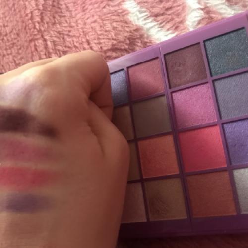 L'Oreal Paris Berry Much Love by Paradise Extatic, Eyeshadow Mega Palette (Paleta cieni do powiek) - opinie | zdjęcie do recenzji od Holly91 - 1