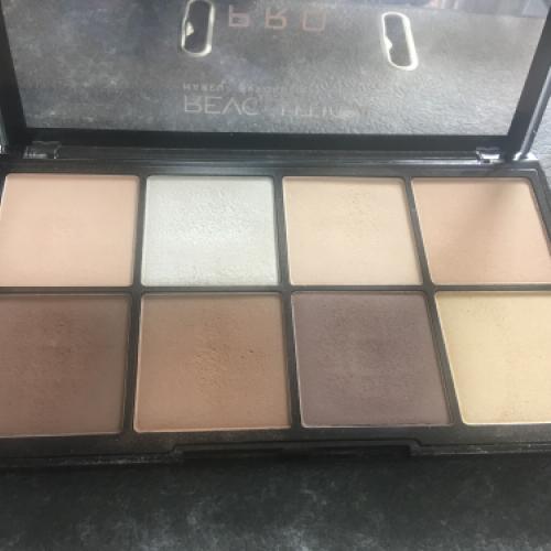 Revolution Beauty (Makeup Revolution) Ultra HD Pro Powder Contour (Paleta do konturowania twarzy pudrowa) - opinie | zdjęcie do recenzji od Moly29 - 2