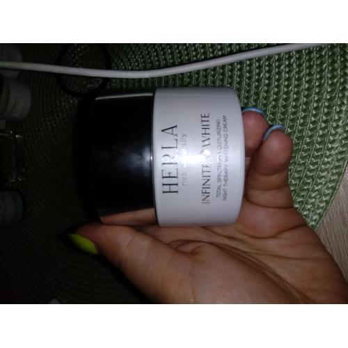 Herla Infinite White, Total Spectrum Moisturizing Night Therapy Whitening Cream (Nawilżający krem na noc wybielający przebarwienia) - opinie | zdjęcie do recenzji od jowitalewicka31